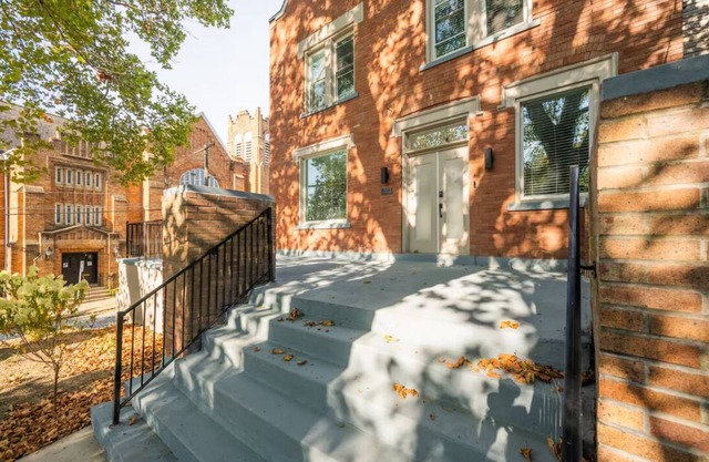 Stay in North Oakland/Hill Section! Private Suite w/Shared Luxury Amenities