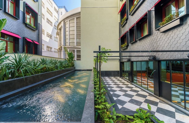Stay in the Heart of Porto's Business and Financial Center! W/Onsite Pool!