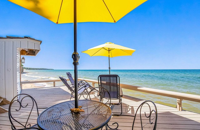 Stay on Lake Michigan ~ Private Hot Tub, Fire Pit, Lakeside Deck!