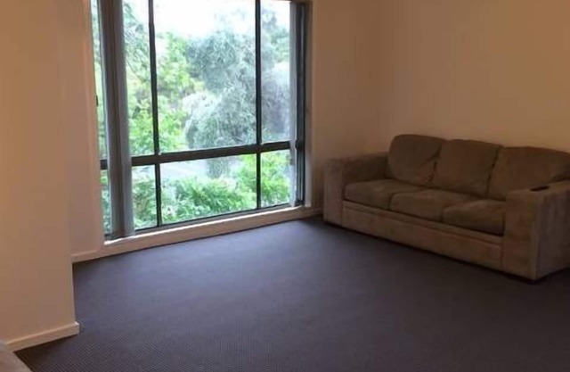 Stay on the Simmons Apartment