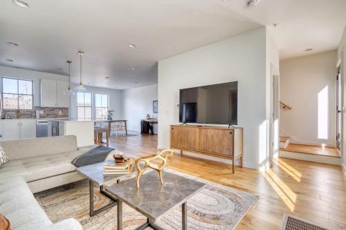 Stay Portland - Custom North Tabor Farmhouse - Gym & Kitchen