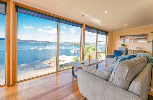 StayAU Riverfront Paradise Pet-friendly Tasmania