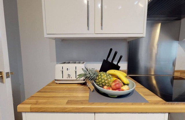 StayZo 2BR House Accommodation in Peterborough