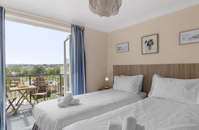 Stella Marina - A Delightful 2-bedroom Apartment a Stone's Throw From the Beach!