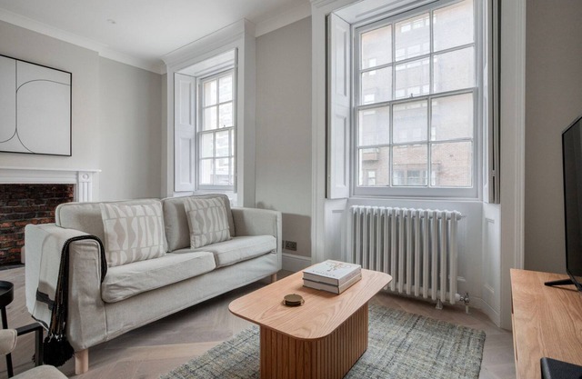 Stellar Paddington 2BR, close to Hyde Park & Stations, by Blueground