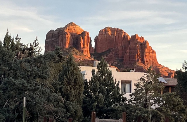 Step into nature and glorious hikes right out your door! Sweet, private cabin.