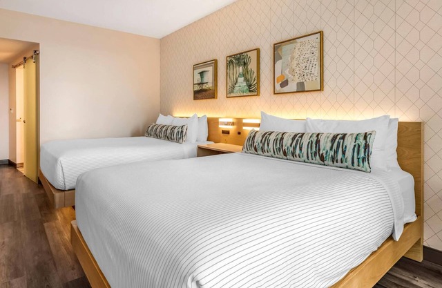 Steps from the Ocean | 2 Queens | Near Hugh Taylor Birch State Park