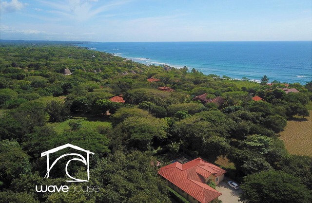 Steps to beach and world-class surf break - Large Indoor & Outdoor Living spaces