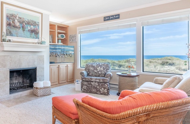 Steps to the beach! Charming Shorebird Ocean View Condo on Second Level