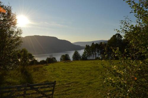Stille og fredelig ved fjord og fjell