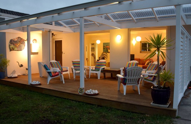 STINGRAY BEACHHOUSE @emupoint.nComfortable Beachside House with 5 Bedrooms.