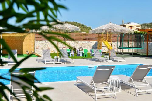 Stork Holiday Apartments - Garden & Sea View