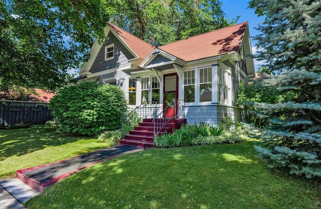 Story book 1920's home in down town Coeur d'Alene with AC, WiFi