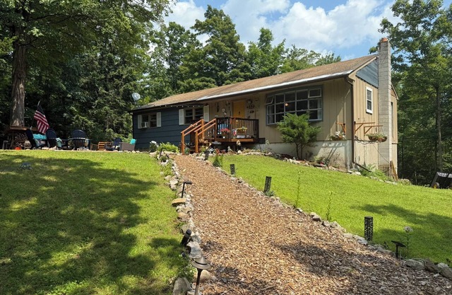 Storybook Escape - 50 Private Acres Near Saratoga