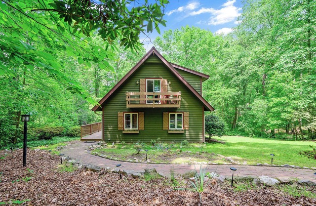 Storybook, fairytale cabin located in North Raleigh...