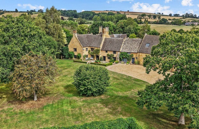 Stourton Manor - pet friendly with tennis court