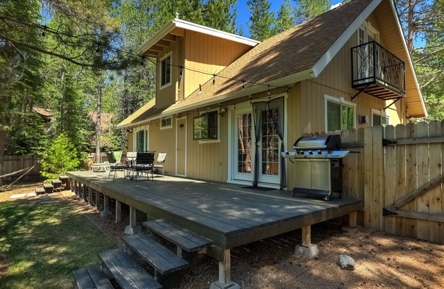 Stout House Cabin - Your kids favorite backyard!