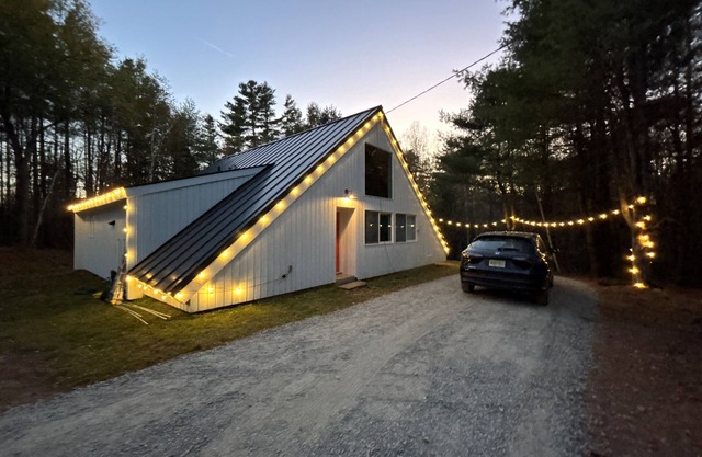 Stratton 7min | Modern 4BR A-Frame w/Hot Tub Sauna EV
