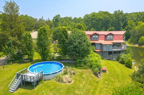 Strawberry Plains Cabin Private Pond and Game Room!