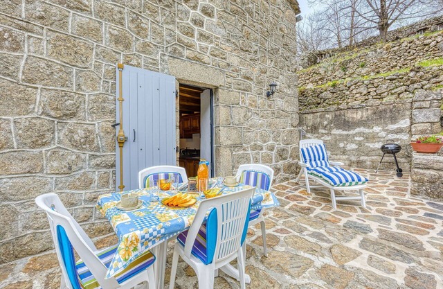 Stunning private villa for 4 guests with TV, terrace and panoramic view