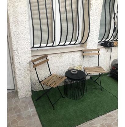 Studette avec extérieur climatisée