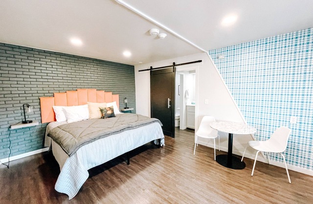 Studio #10 Modern Studio in OKC's Vibrant Midtown!