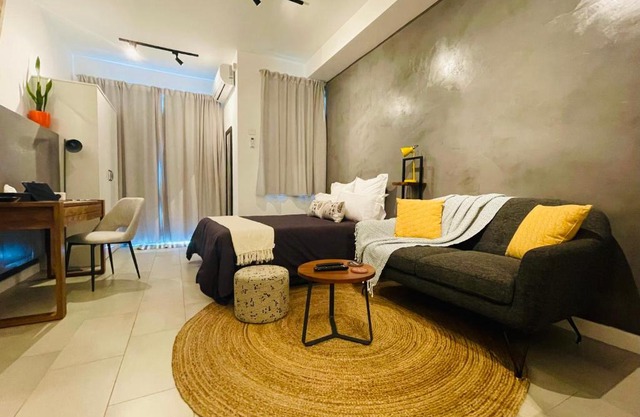 Studio 213 - Ebene Square