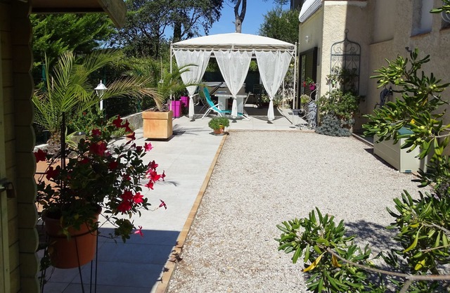 Studio 30 M2 in RDJ of villa in 1200 m beaches ideal for 2 people