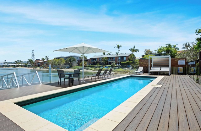 Studio A Garden View - Pet Friendly - Day Spa - Pool, Free Kayaks