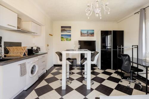 Studio Antibes - 5min des plages - Parking gratuit - Climatisation