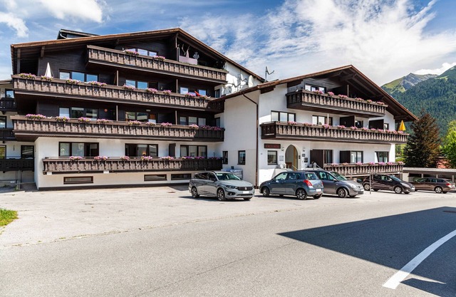 Studio Apartment 'Haus Excelsior Top 17' with Mountain View, Balcony and Wi-Fi