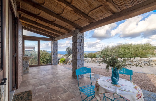 Studio Apartment 'Stazzo Jana' with Sea View, Private Terrace and Air Conditioning