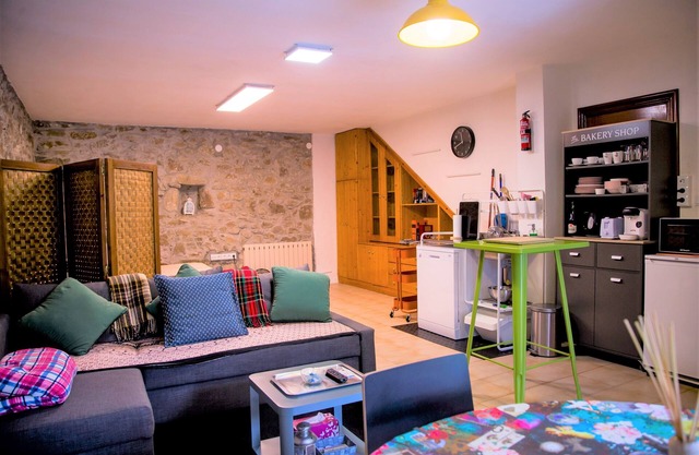 Studio apartment in a Basque country house with views of the garden.