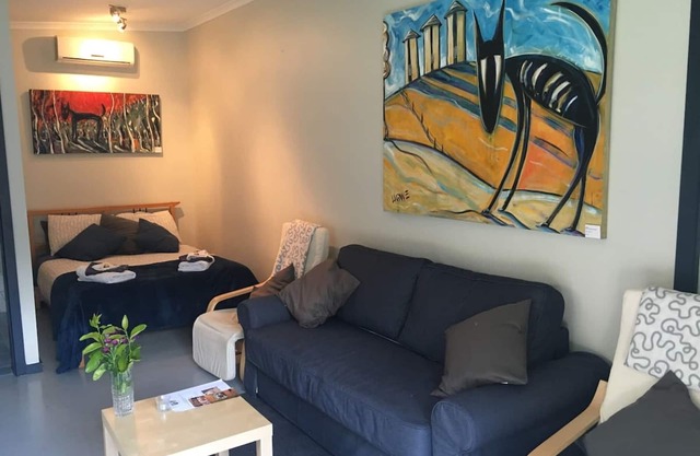 Studio Apartment in Leafy Hurstbridge