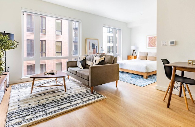 Studio Apartment in Portland + Pets OK