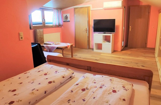 Studio Apartment 'Landhaus Noreia - Studio 2-3' with Mountain View, Wi-Fi and Air Conditioning