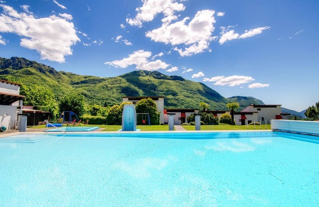 Studio apartment with shared pool (SUREGGIO VILLAGE)