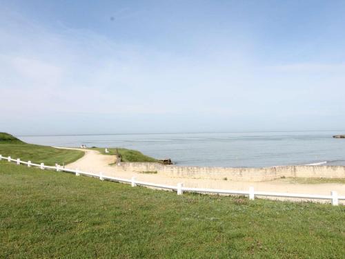 Studio avec terrasse et parking à Royan - FR-1-494-61