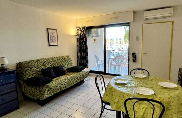 Studio cabin 4 pers, parking, air-con, near beach