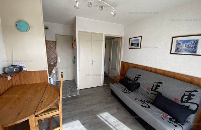 Studio cabin for 4, near slopes, balcony, elevator, central location