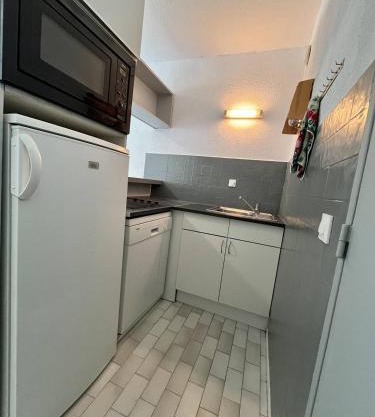 STUDIO CABINE 4 PERSONNES AVEC TERRASSE ET PLACE DE PARKING PRIVATIVE