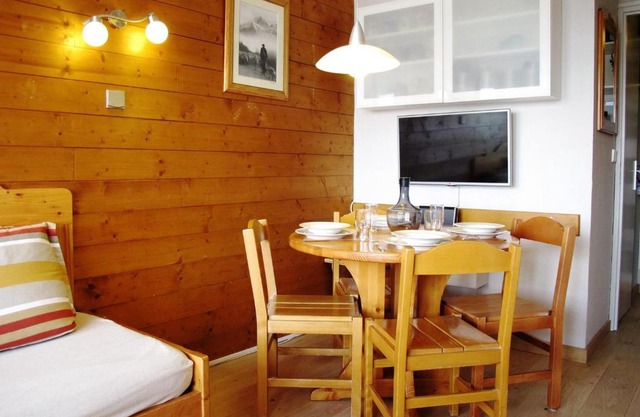 Studio Cabine Rénové, Sud avec Balcon, Proche Commerces et Remontées Mécaniques à Morzine - FR-1-634-30