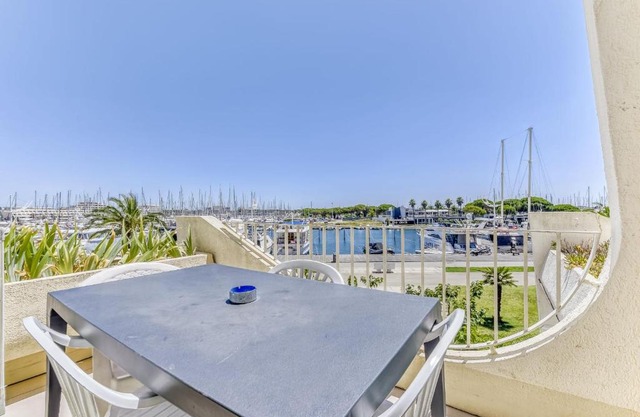 Studio close to the port of Grau du Roi