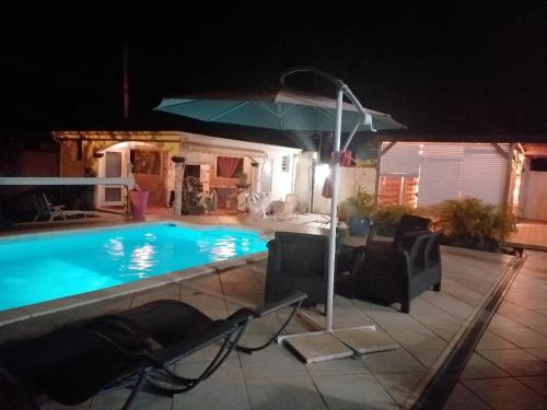 Studio cosy aux Abymes, piscine et jardin, 25 m²