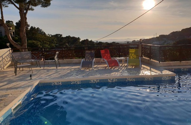 Studio d'environ 20m2, piscine, vue mer, pour 2 personnes