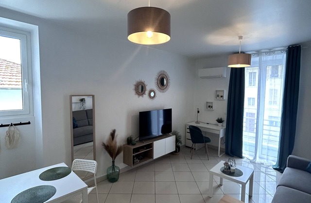 Studio Dans Villa Idéalement Situé Proche Mer, Tram, Aéroport