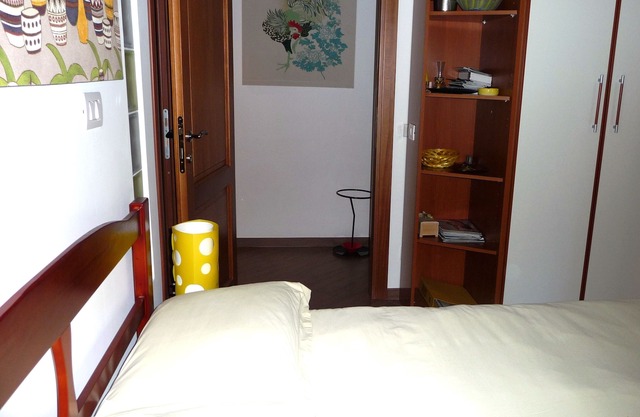 studio doria 300 metres from S. Peter Square and Sixtine Chappel and 200 meters from bus et subway stop,wi fi