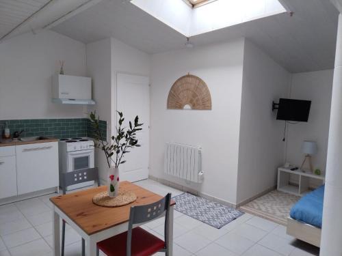 Studio entier et parking privé