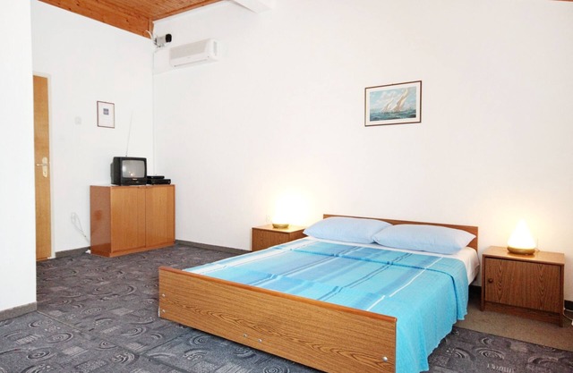 Studio flat with balcony and sea view Vrsi - Mulo, Zadar (AS-5796-a)