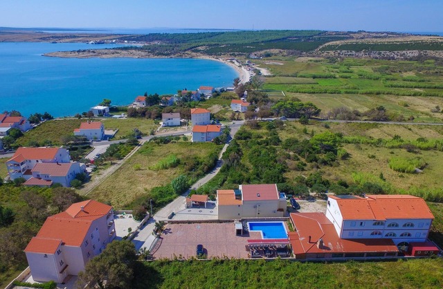 Studio flat with terrace and sea view Caska, Pag (AS-4109-b)